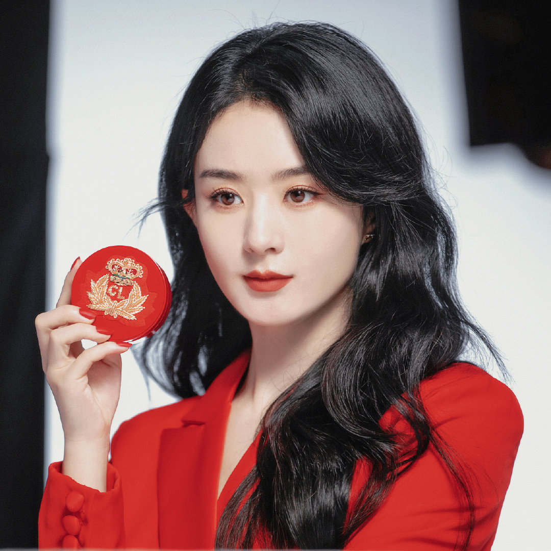 小丽与红色真的好适配啊美丽迷人