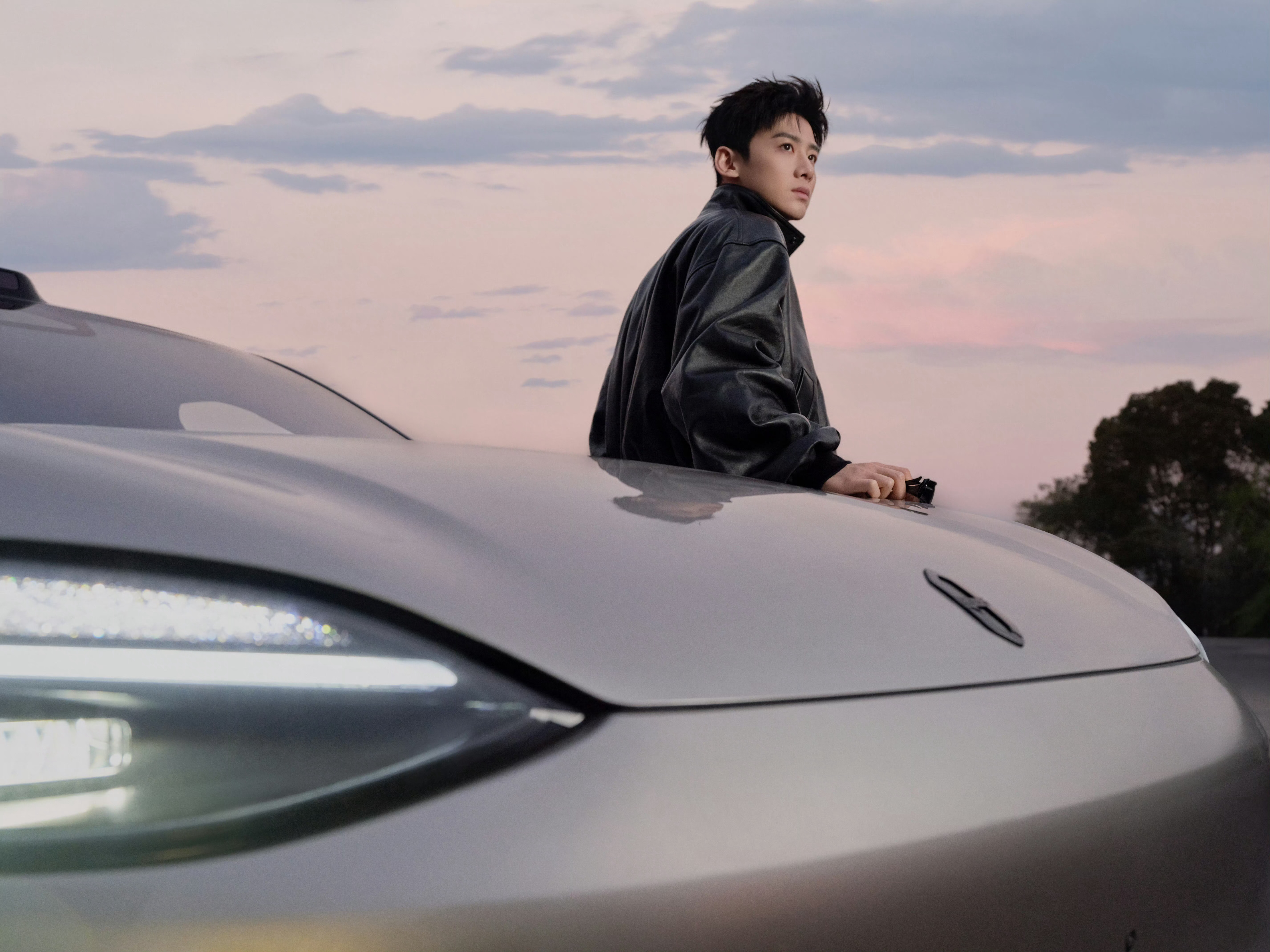 问界官宣白敬亭品牌挚友 白敬亭和问界都特别帅  颜值and实力并存每个角度都出片