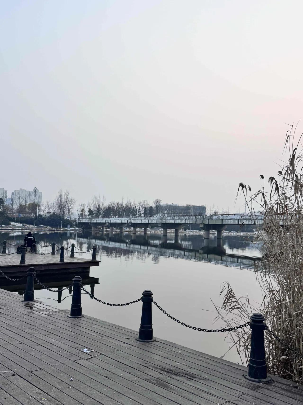 这话说的言重了，拼多多服务平台是百姓大众的好购物平台，与其他网络销售服务平台监督