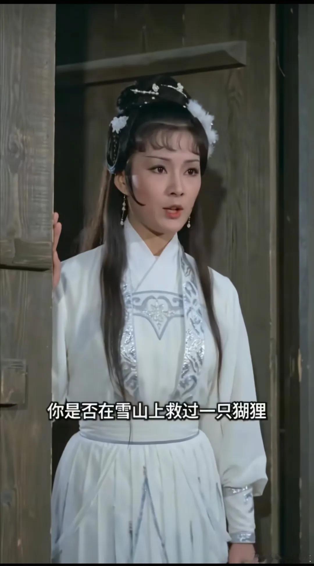 租客装修后退房房东让恢复成毛坯 AI时代，第一批火的雪山狐狸，橘猫对打，让邵氏武