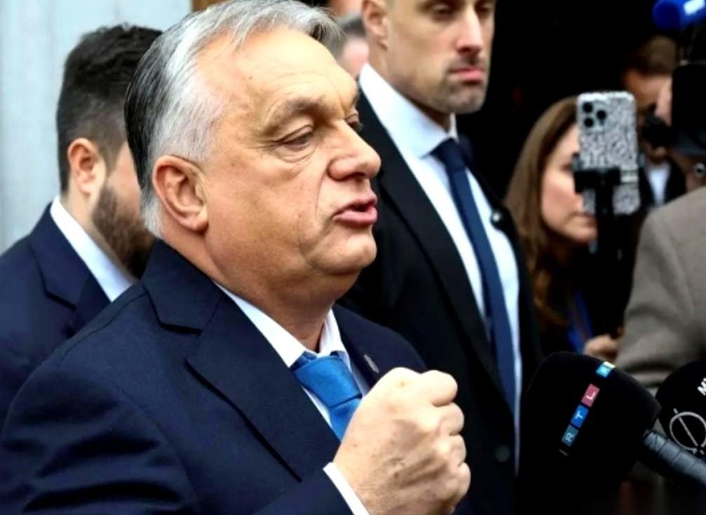 我跟你说个事儿，你听听有多离谱。
你借钱给人家打架，唯一的指望，是等他打赢了，从