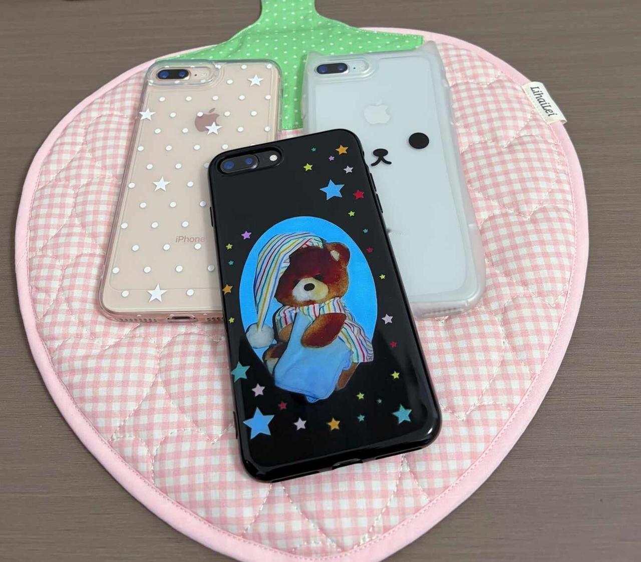 关于我的三个iPhone 8plus
黑色是我上大学的时候买的首发，内存是64g