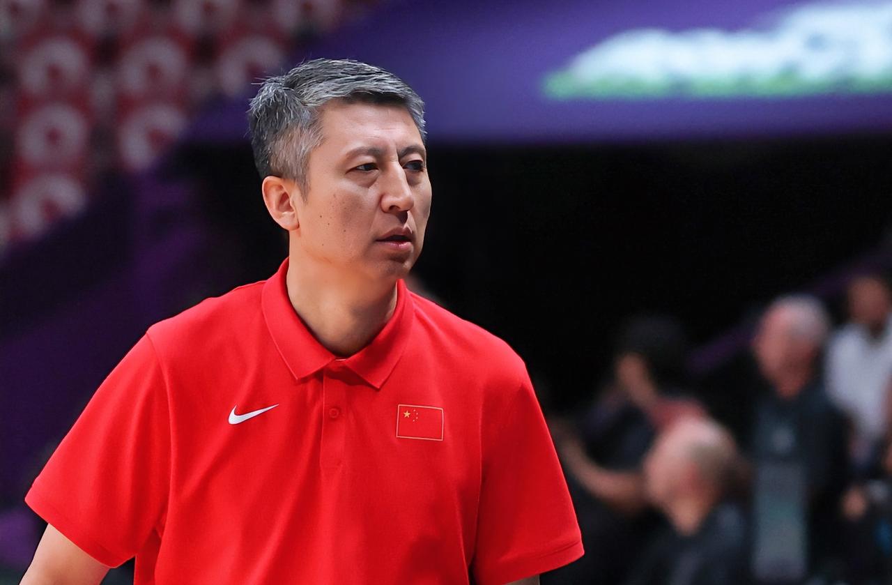 朱芳雨：杜指导，你去解说中国男篮与韩国男篮的比赛，你觉得郭指导会变阵吗？？？
杜