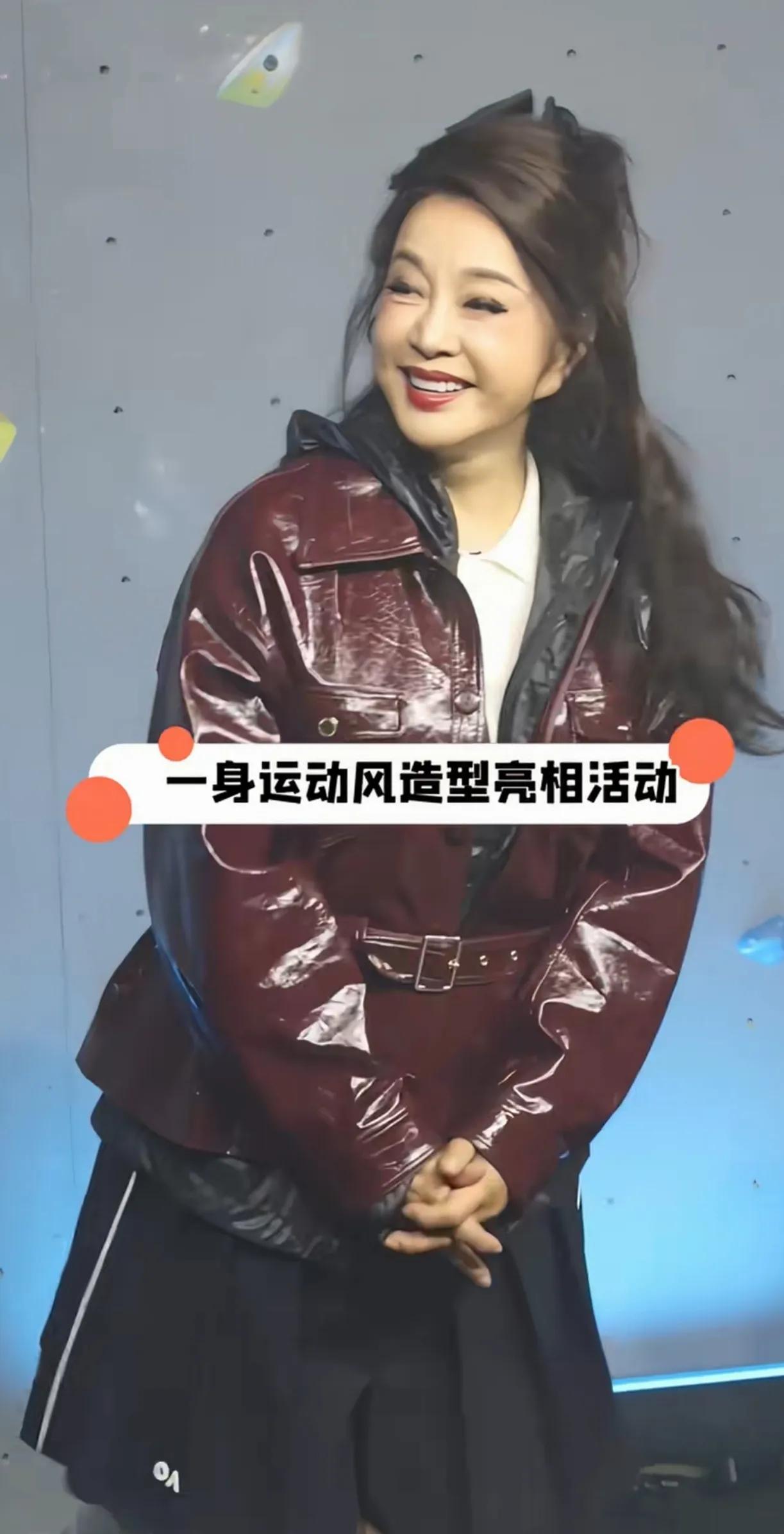 75岁了还能演少女，刘晓庆这精神抖擞的状态，身体轻盈，确实有少女的资本。