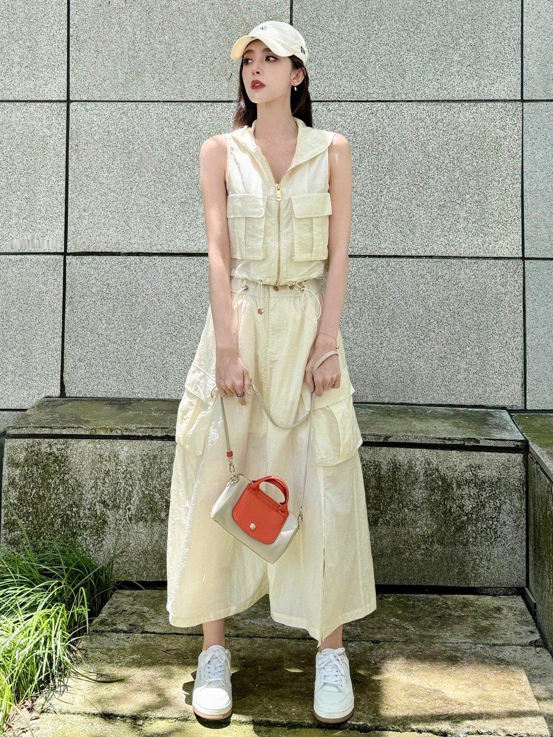 #娜扎废土机能风##娜扎白色工装服#天呐…娜扎这套造型真的好像真人bjd啊[aw