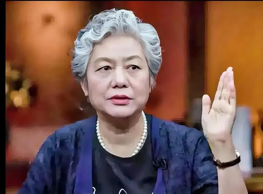 奉劝所有家长，
永远不要
不要随便打骂自己的孩子。

打骂这个东西，你以为你是教