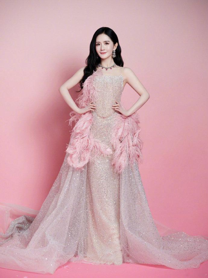 谢娜2023年就想开演唱会了谢娜 2023 年就想开演唱会，这一路真的藏不住热爱