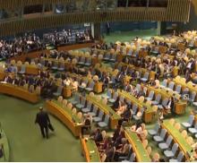突发新闻：当以色列总理内塔尼亚胡登台发表讲话时，联合国大会堂里的绝大多数官员和外