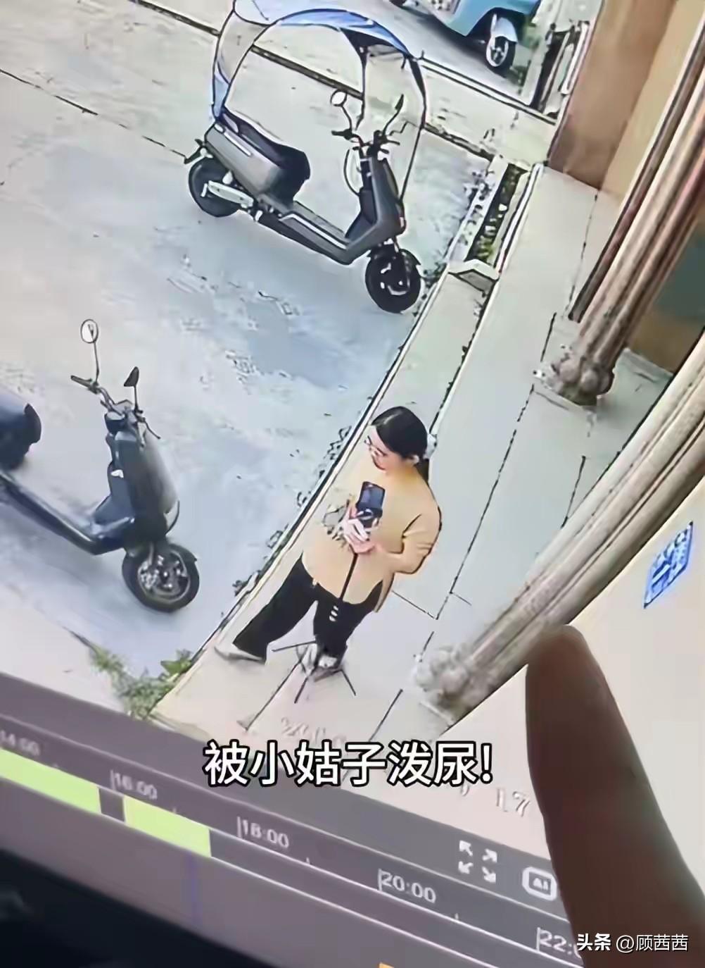 怀孕8年连生3女又怀第四胎，竟被小姑子当街泼尿，丈夫的做法更让人心寒。
3月19