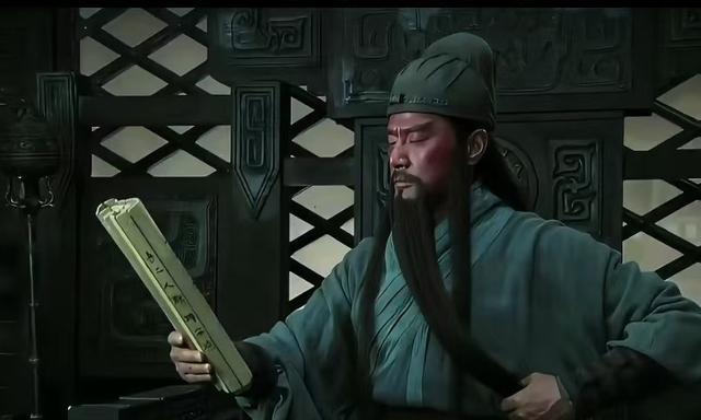 看上去于荣光一直是顾家零绯闻的好男人啊，怎么就被妻子主动提出离婚了呢？
于荣光是