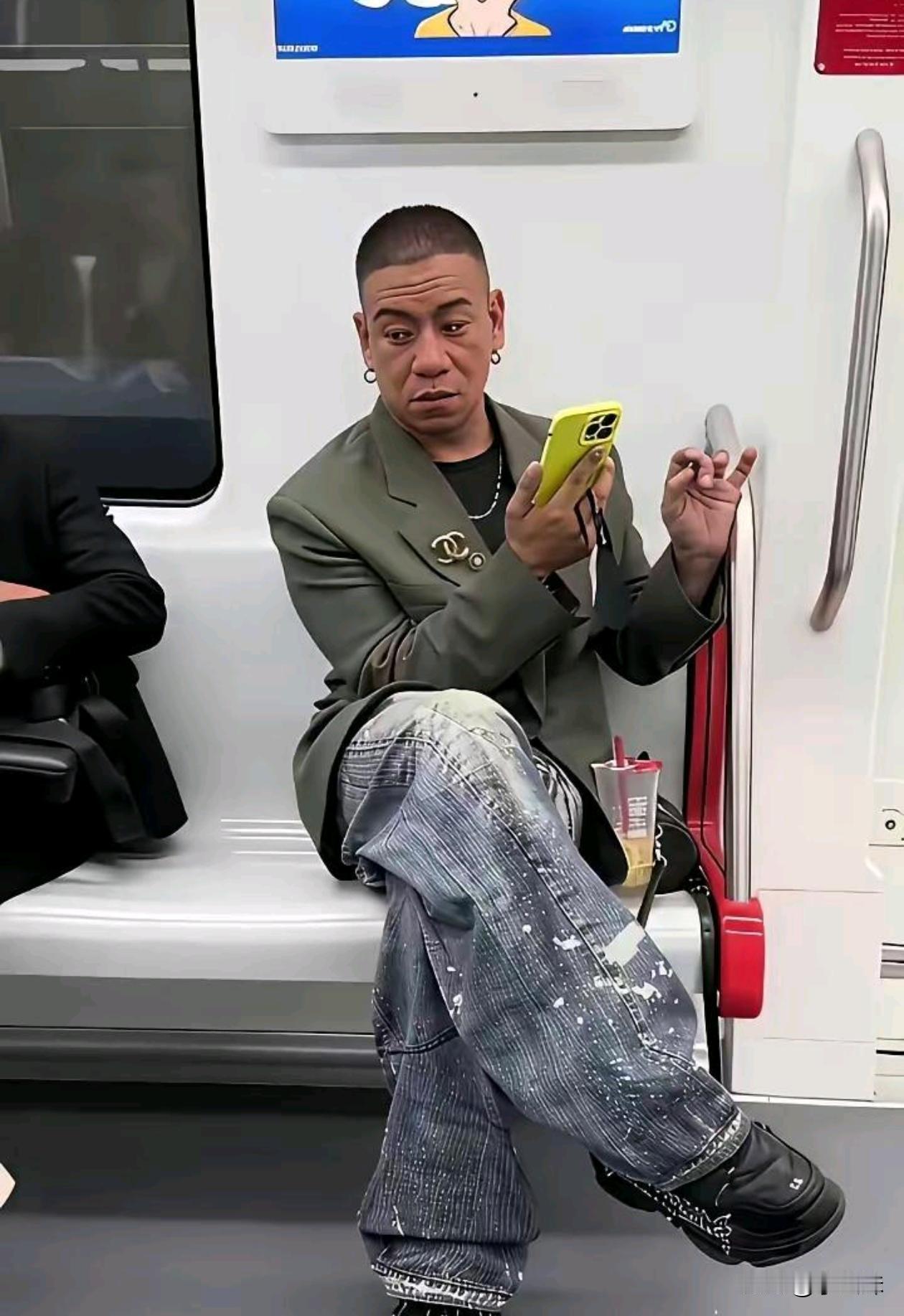 很好奇他是怎么做到又阴又柔的？
