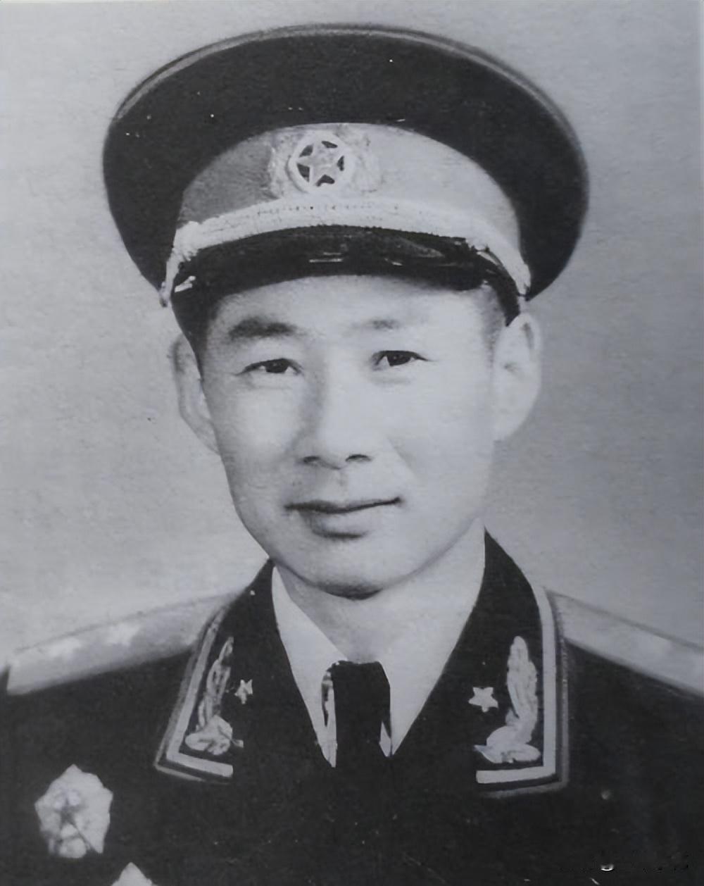 他负伤13次，人称“半条命将军”杨秀山，贺老总亲自找到罗帅：能破格给个中将吗？