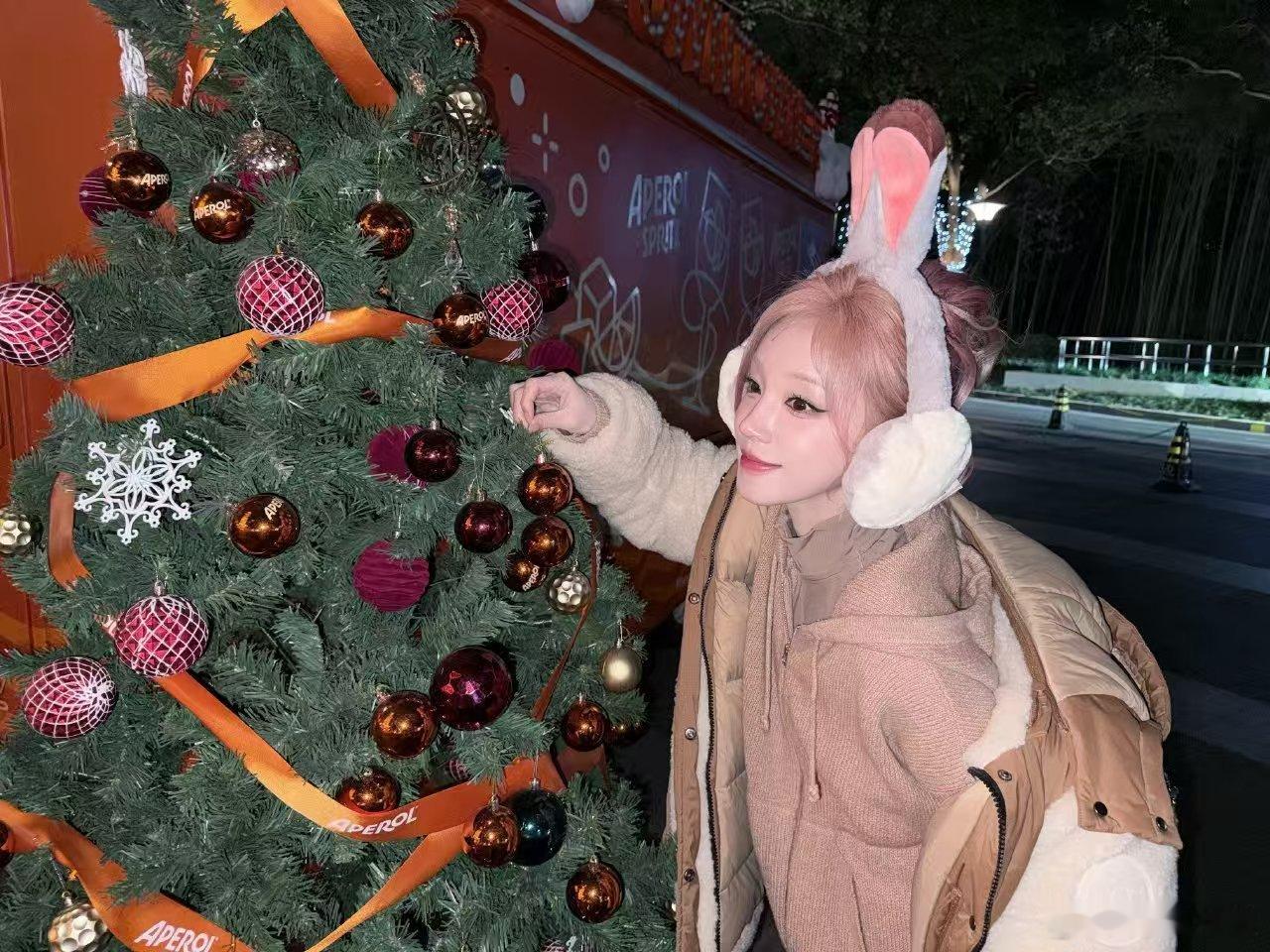 宋雨琦兔子耳朵宋雨琦圣诞树随拍宋雨琦兔子耳朵，真的好萌啊，疯狂 