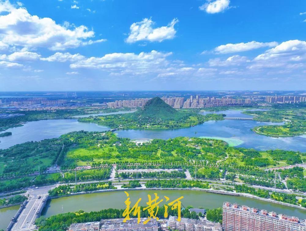 蓝天白云上线，济南华山湖解锁夏日限定美景！5月28日，泉城济南晴空万里，澄澈通透