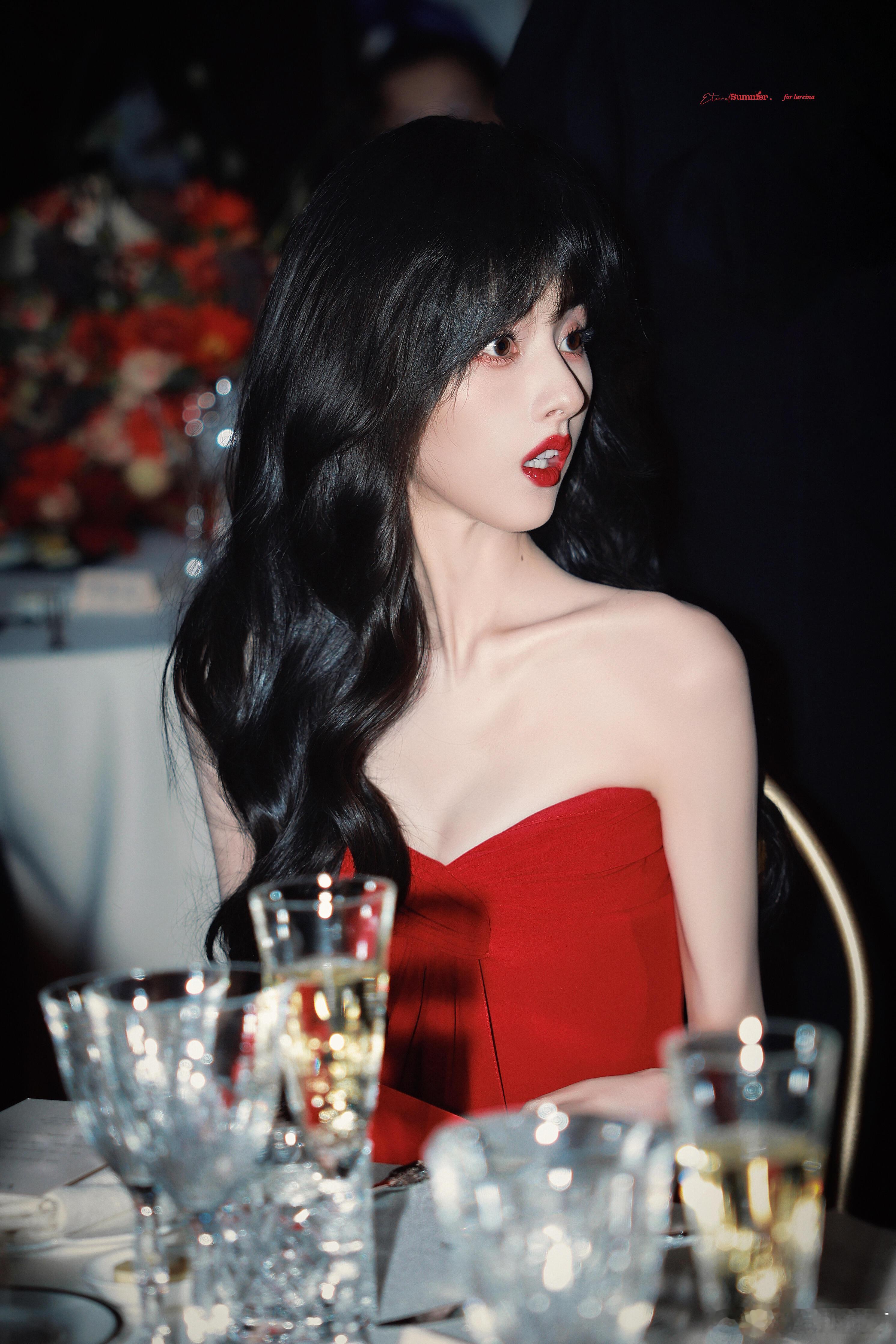 女神想要我的命直说宋祖儿这个造型美疯了，我真觉得港风就是她的天下！