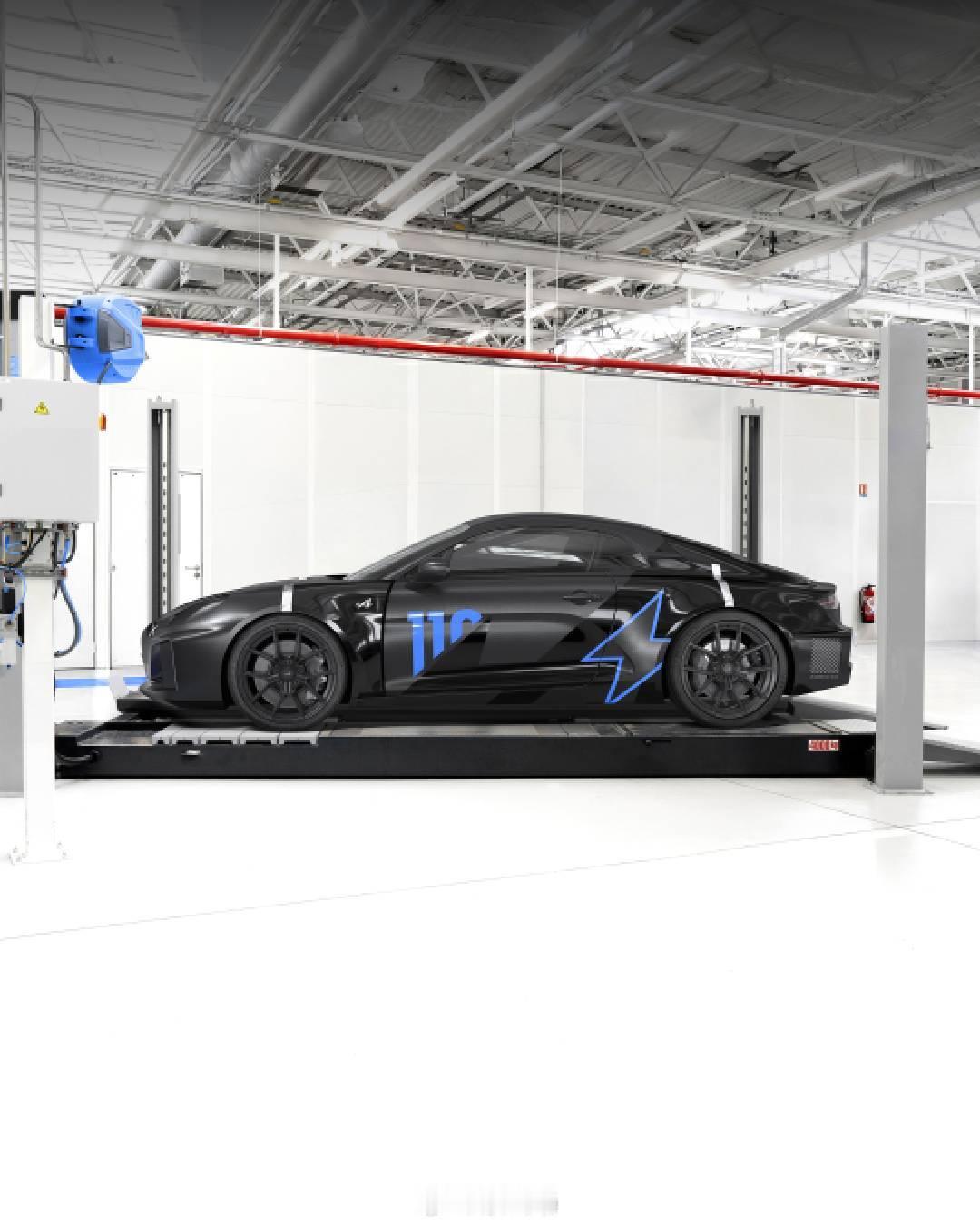 雕塑。。。Alpine新一代A110全尺寸雕塑，预示新一代纯电A110，将首展2