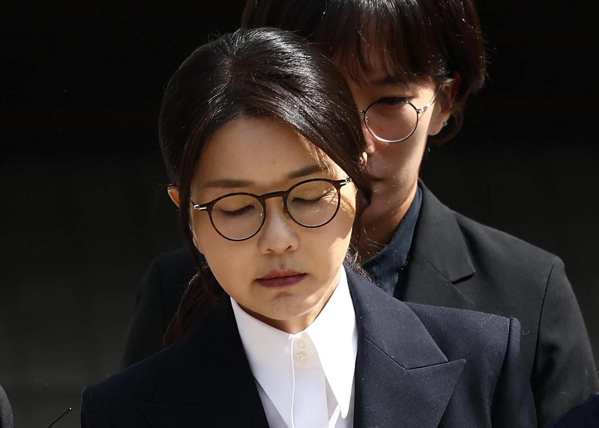 尹锡悦老婆已瘦骨嶙峋，哭着问律师“我死才能救他吗？”

当地时间8月21日，尹锡
