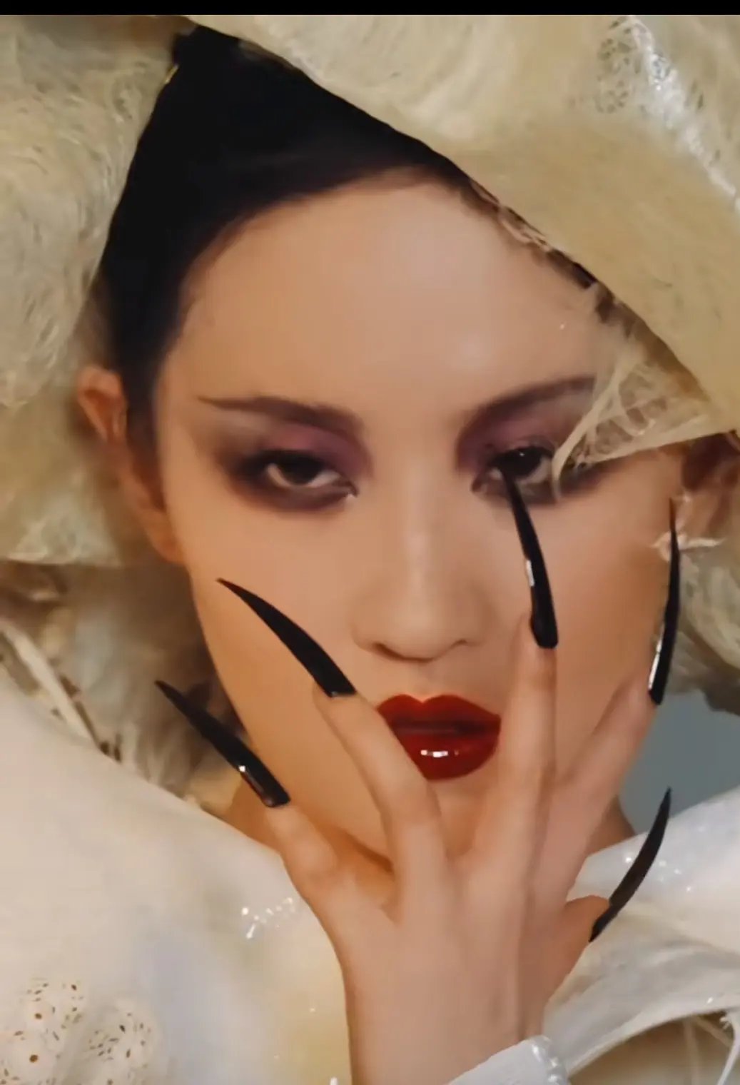 刘亦菲这样子吓别人一跳 ​​​