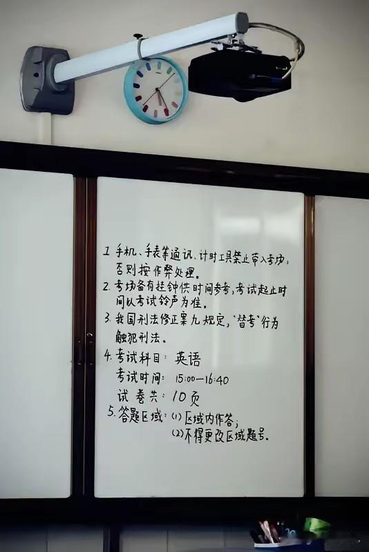 一线从教多年的老师，实名提建议：编教材的专家学者，多去普通学校看看吧
我在一线教