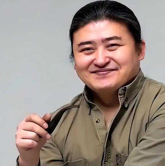 刘欢走得悄无声息，官方只公布他在上海病逝，丧事从简，并未透露具体病因。但网上却有