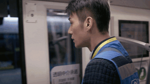 突然觉得地铁好牛短短几分钟跨过大片区域，风雨无阻准时到站，串联商圈、住宅与车站，