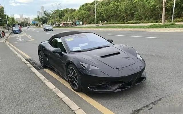 腾势Z 定位平民超跑，搭载仰望U9 同源"易三方"三电机技术，支持圆规掉头、VM