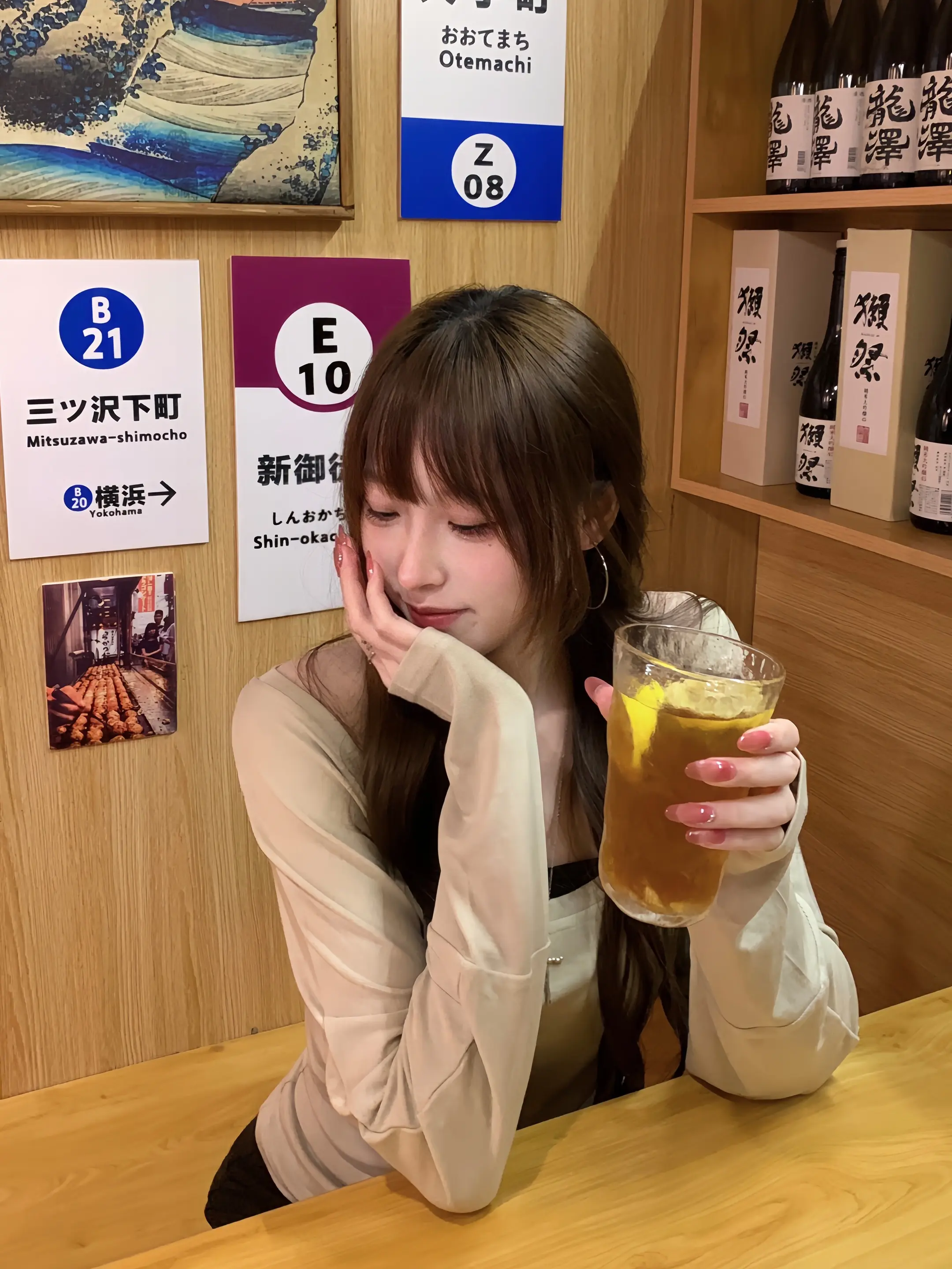 我的酒量是五杯威士忌酸或者你叫我的名字