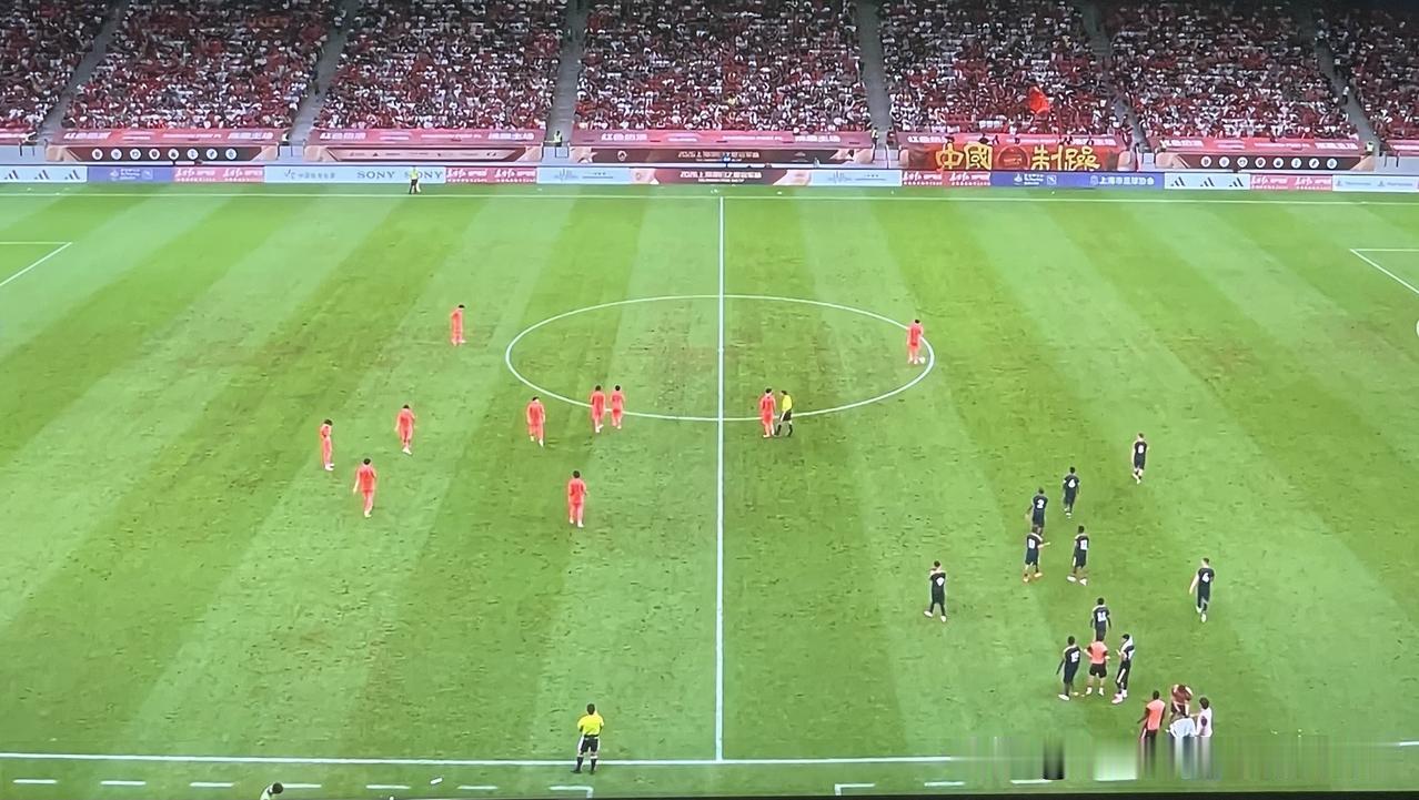 U17男足国家队的赵松源，及早去欧洲踢球吧。这么多年来，在中国足坛很少见到高个子