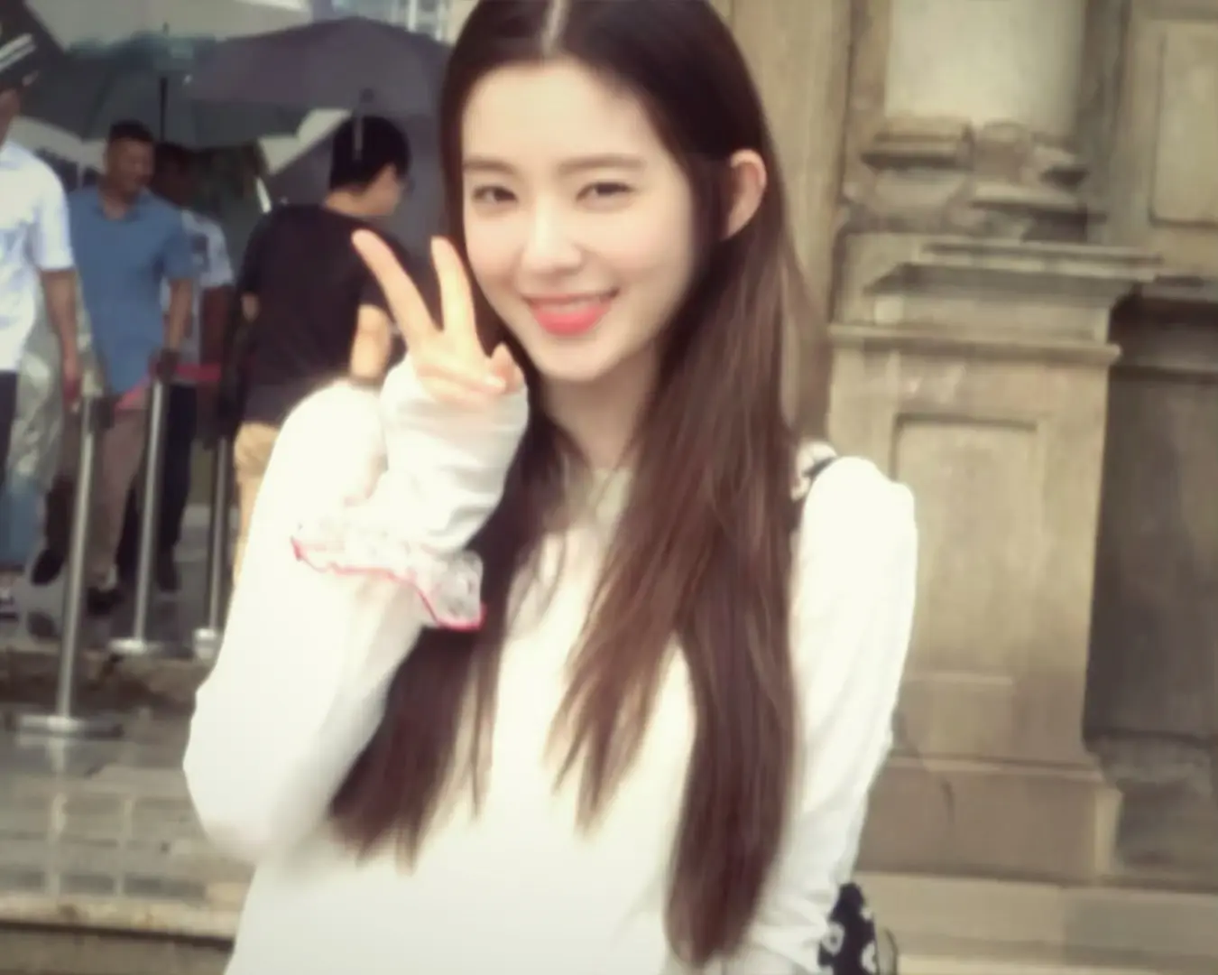 Irene，我爱你。我爱你，不光因为你的样子，还因为，和你在一起时，我...