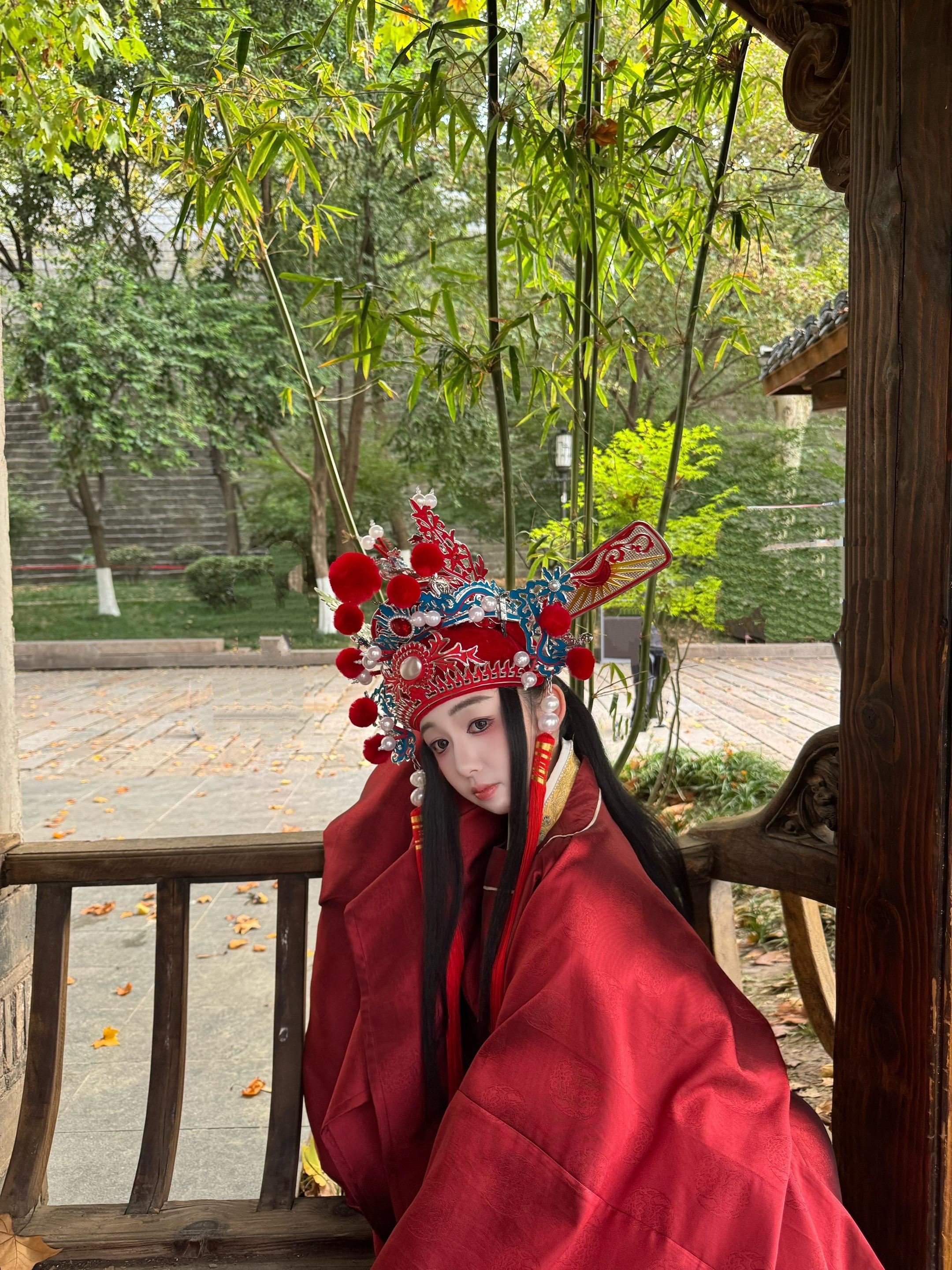 长相思兮长相忆，短相思兮无穷极。