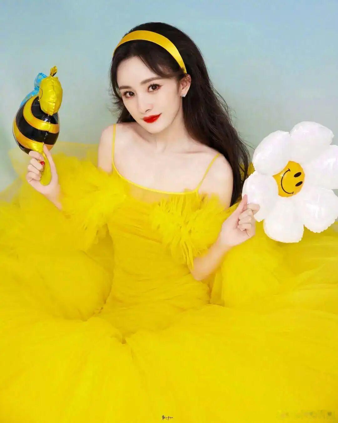 杨幂｜黄色俏皮可爱写真 