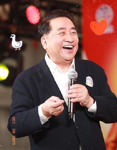 最高境界的艺术家，是把生活也活成一场表演。
你在海边的别墅里声泪俱下，说心永远留