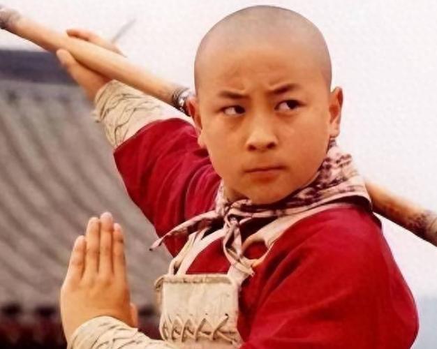 被身家亿万亲爹吸血多年，现37岁无人问津的释小龙，到底做错了啥

郑州西郊有家不