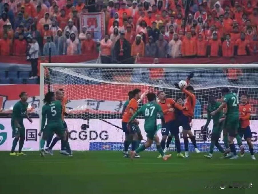 北京国安在鲁能大球场不赢球的纪录就此定格…突然发现一个事，随着京鲁大战国安1：2