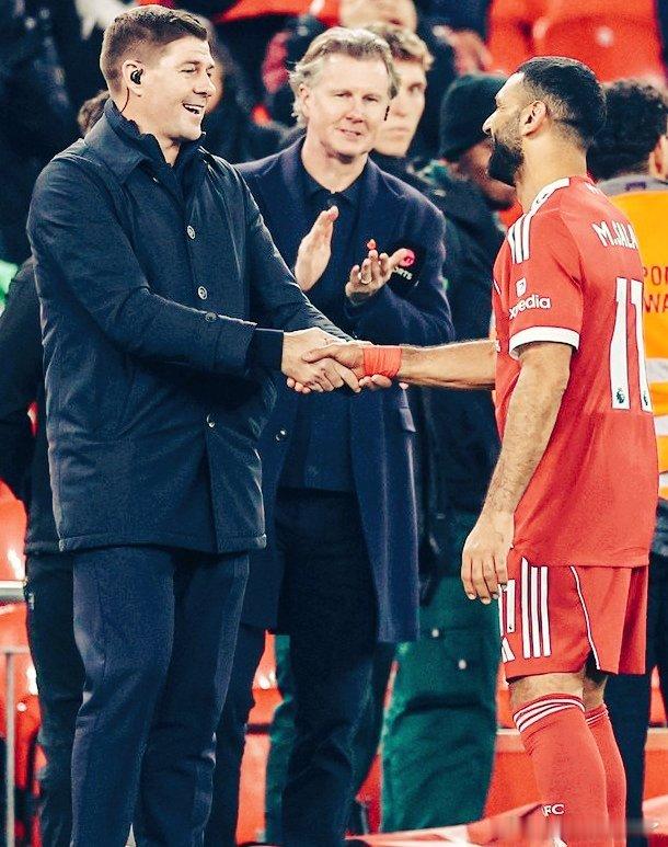 有球权的萨拉赫萨拉赫本赛季最佳表现场次：对阵马德里竞技（51次触球）和对阵阿斯顿