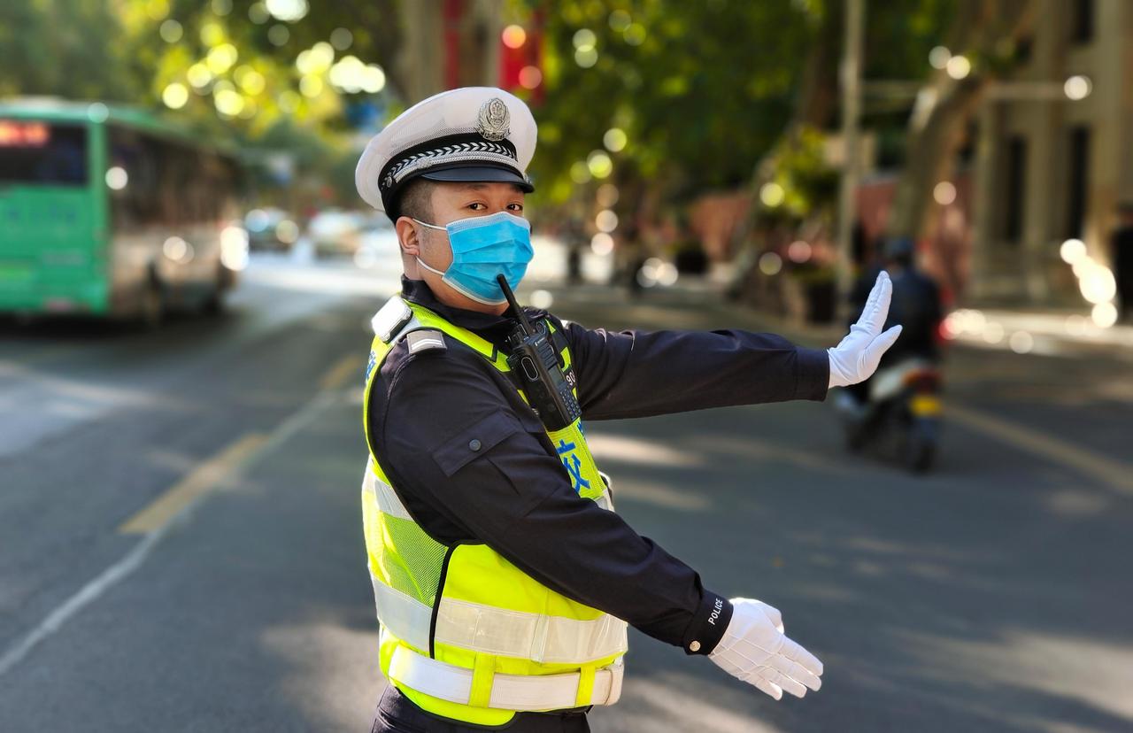 辅警‌单独值守治安卡点‌，‌不属于单独执法‌。

‌“单独值守” 不等于 “单独