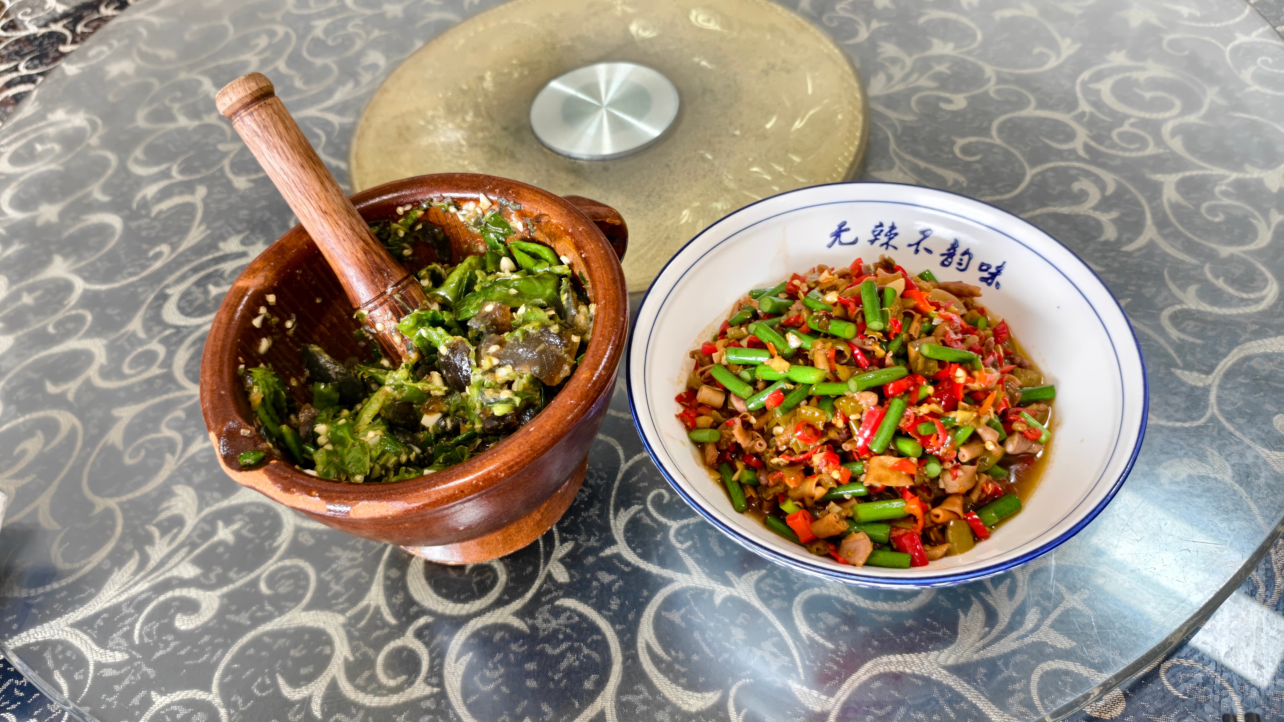 出差吃什么 我在株洲很想你~昼夜诗酒茶【春日芭蕾】芭乐奶油球蛮好喝的，牛油果的基