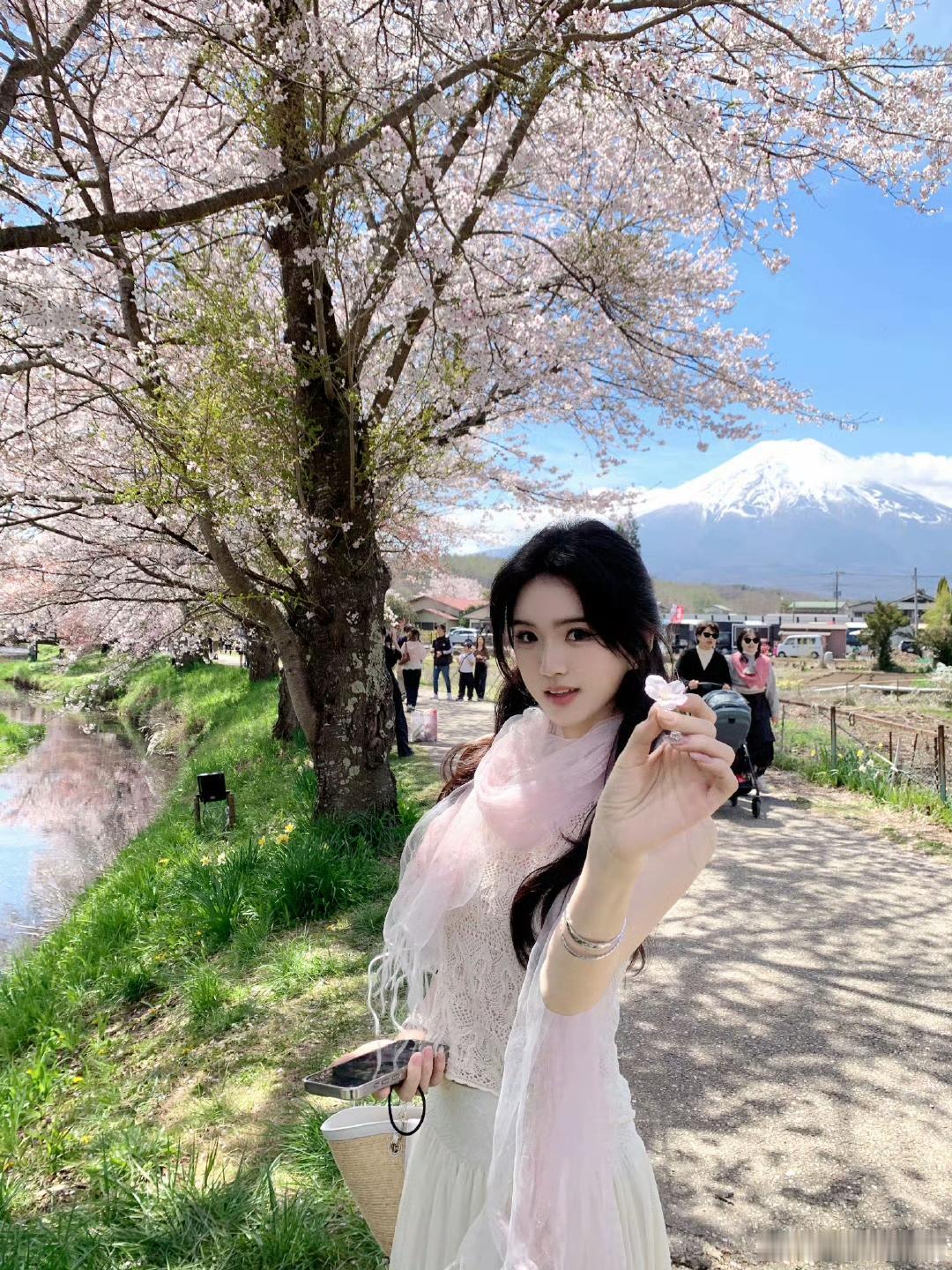 普通美女拍照能有多好看?🪺🌥️
     抓住久违的晴天~！ ​​​