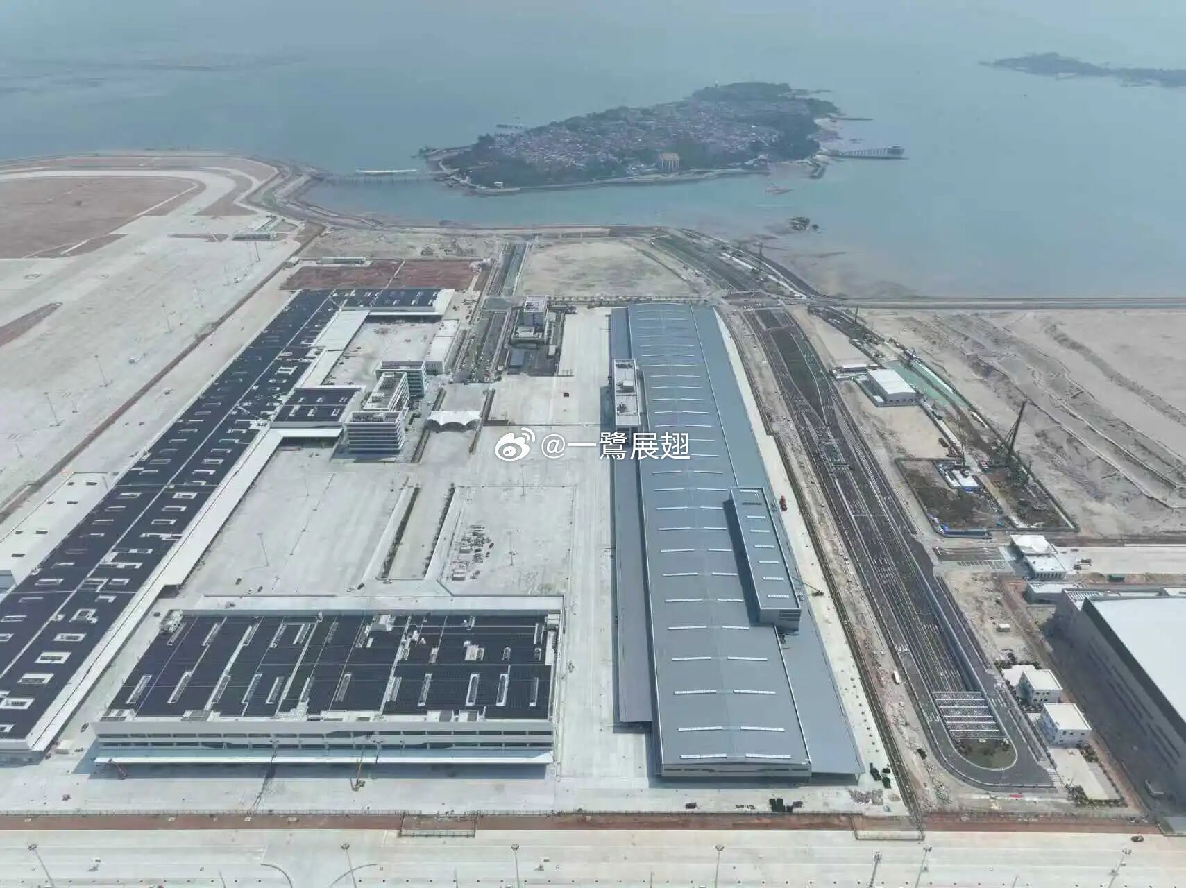厦门机场 商舟翔安机场货运区项目通过竣工备案，年货邮吞吐能力将达到43万吨。今年