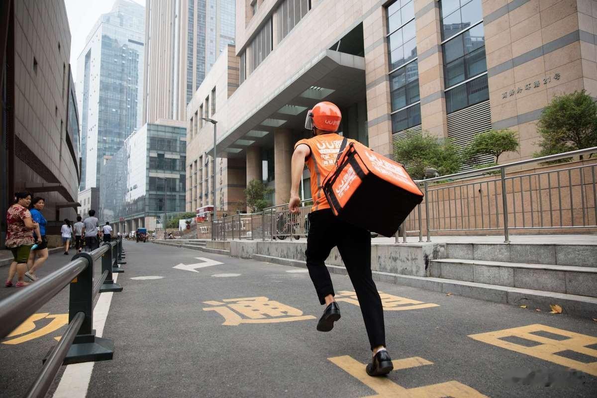 千万别信！日薪500跑腿兼职全是坑，无数年轻人因此获刑留案底
 
全网紧急反诈提