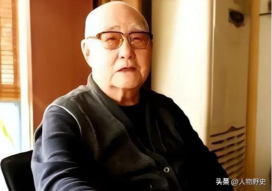 高艺珍看着儿子那张因愤怒而涨红的脸，想起十年流亡中数不尽的白眼与心酸，还有丈夫倒