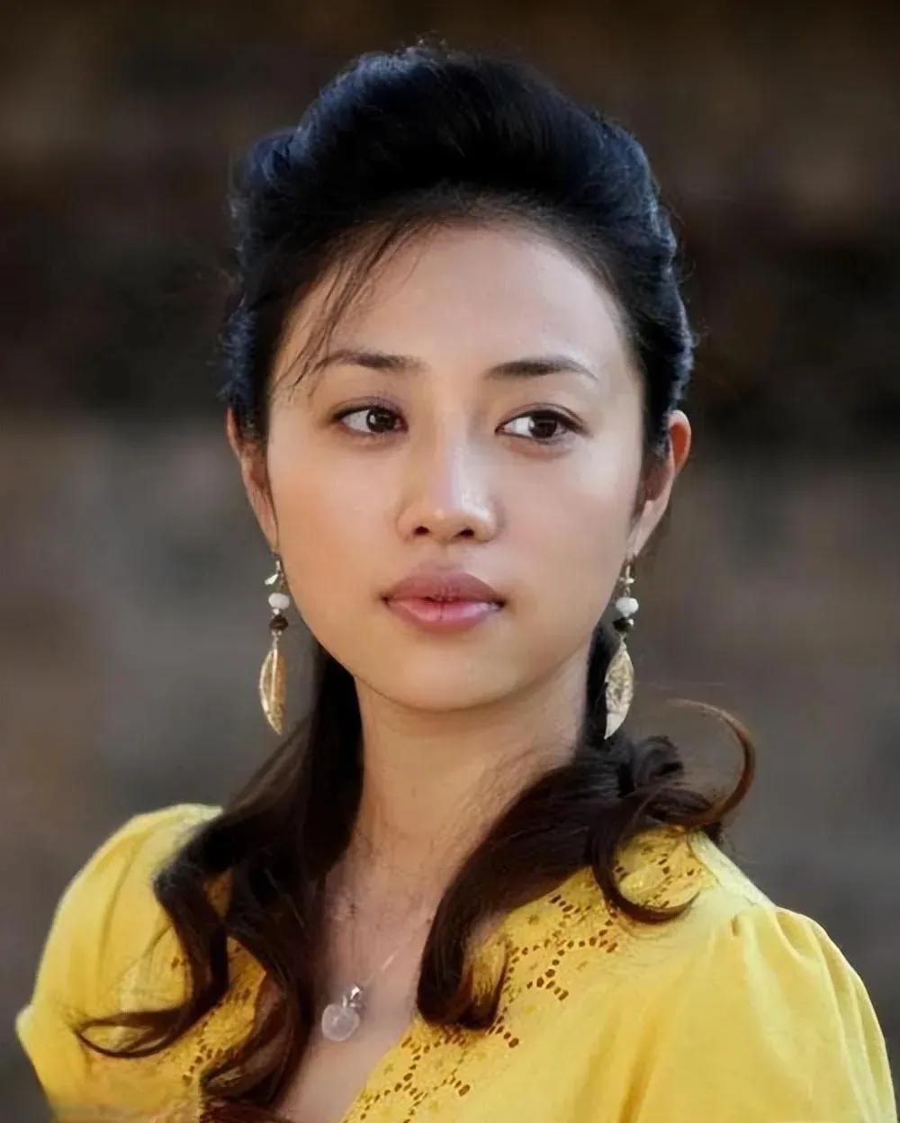 张龄心，人长得漂亮，演技也很好，老公又是导演、编剧、制片人，还是北电院长，她为啥