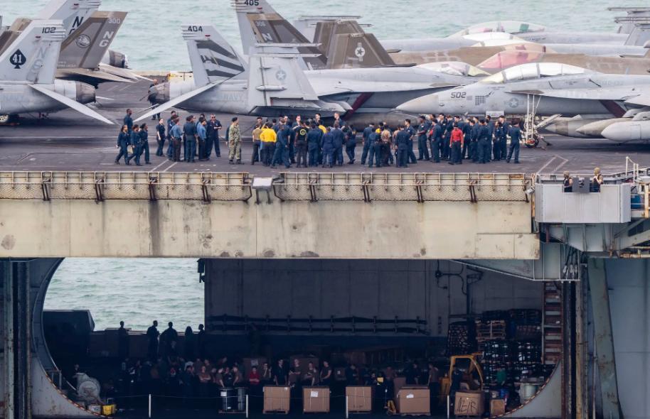 最近美军林肯号航母停靠泰国林查班港，五千多大兵上岸休整，网络热炒。
 
要我说，