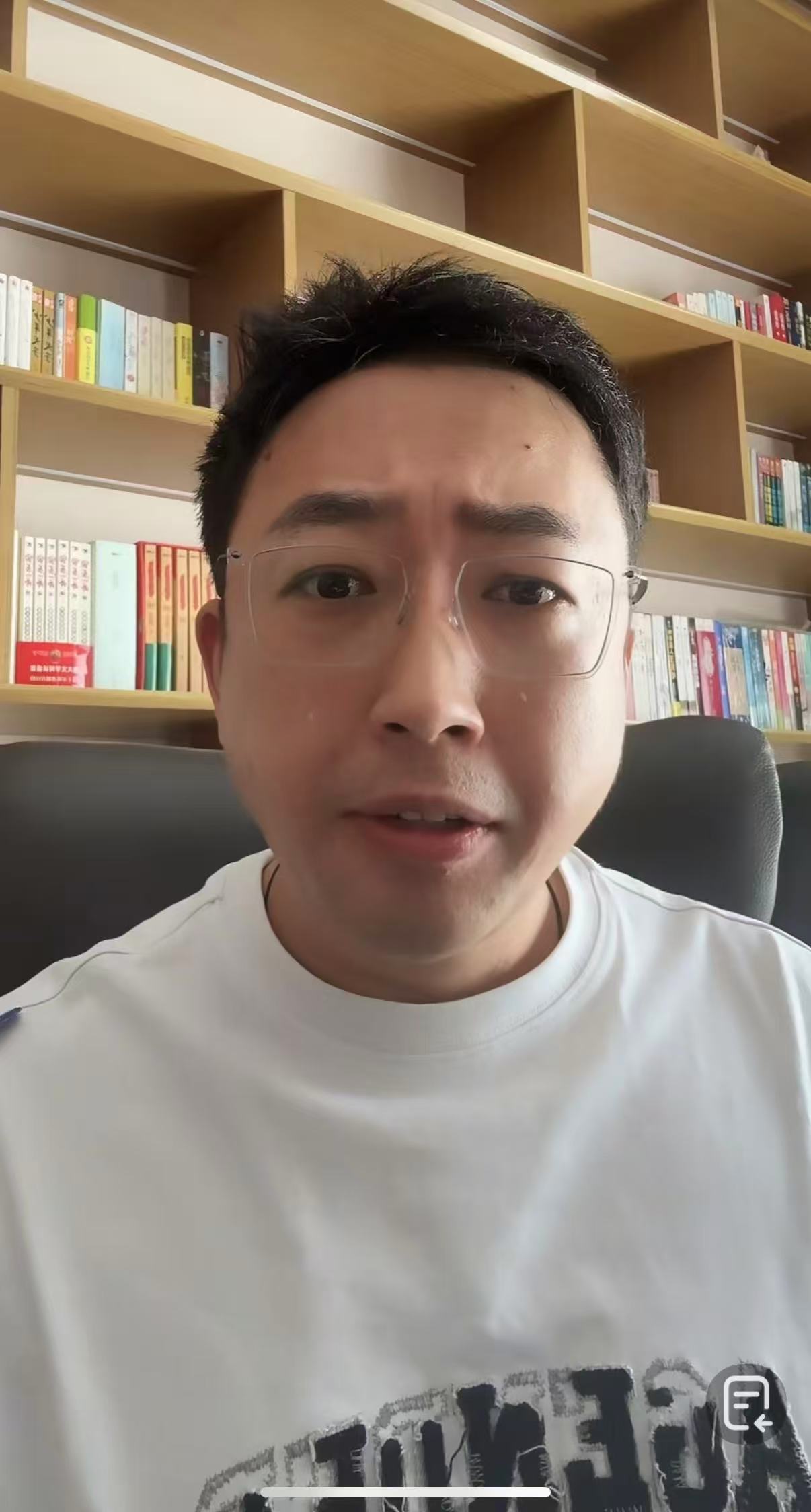 于正说许荔莎爱而不得 于正说许荔莎爱而不得，要跟她刚到底！ ​​​​