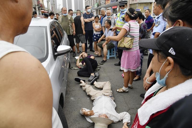 苏州一女司机撞到老人后被对方家属打死？官方回应
近日，“苏州一女司机撞到老人后被