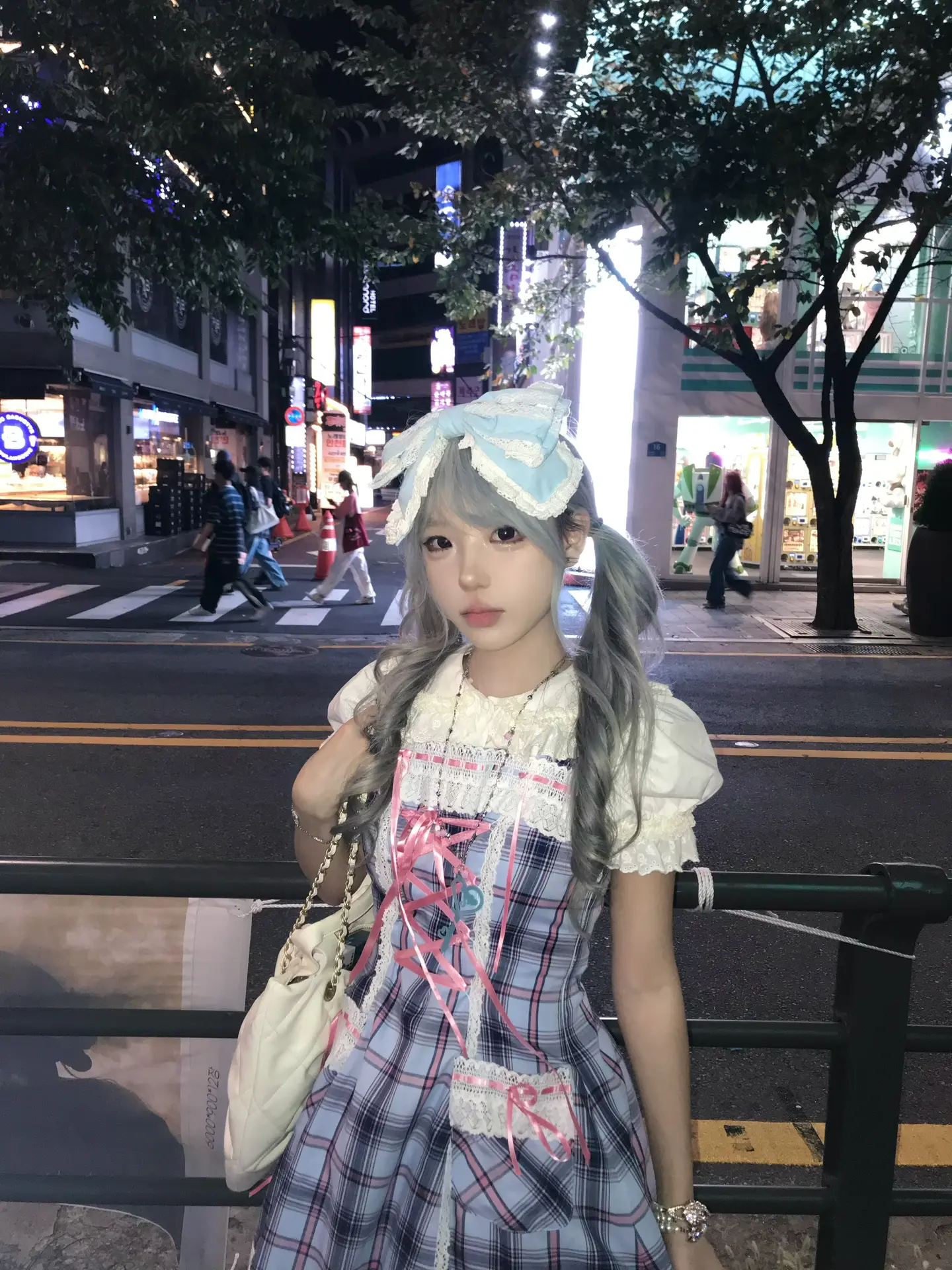 或许 第一颗纽扣就系错了