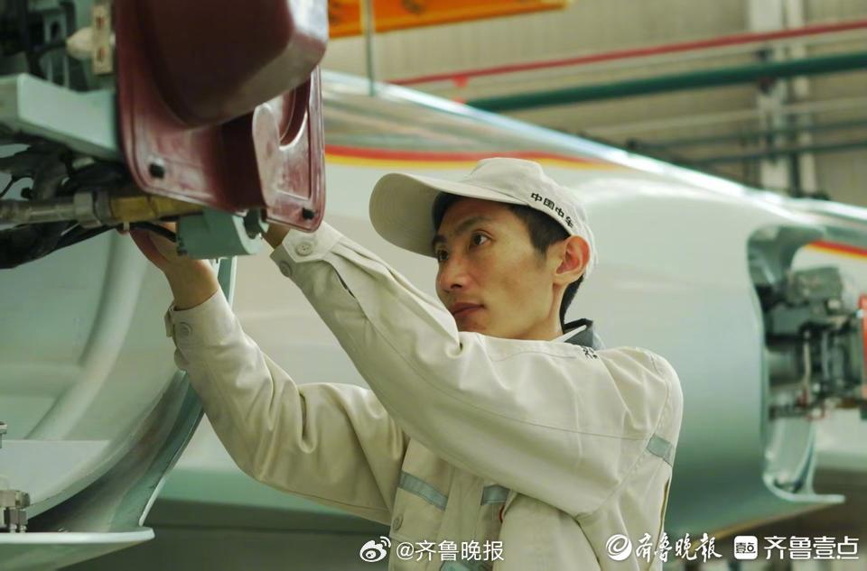 #两会#【全国人大代表李文龙：#建议建好产业工人人才评价体系#】从时速200公里