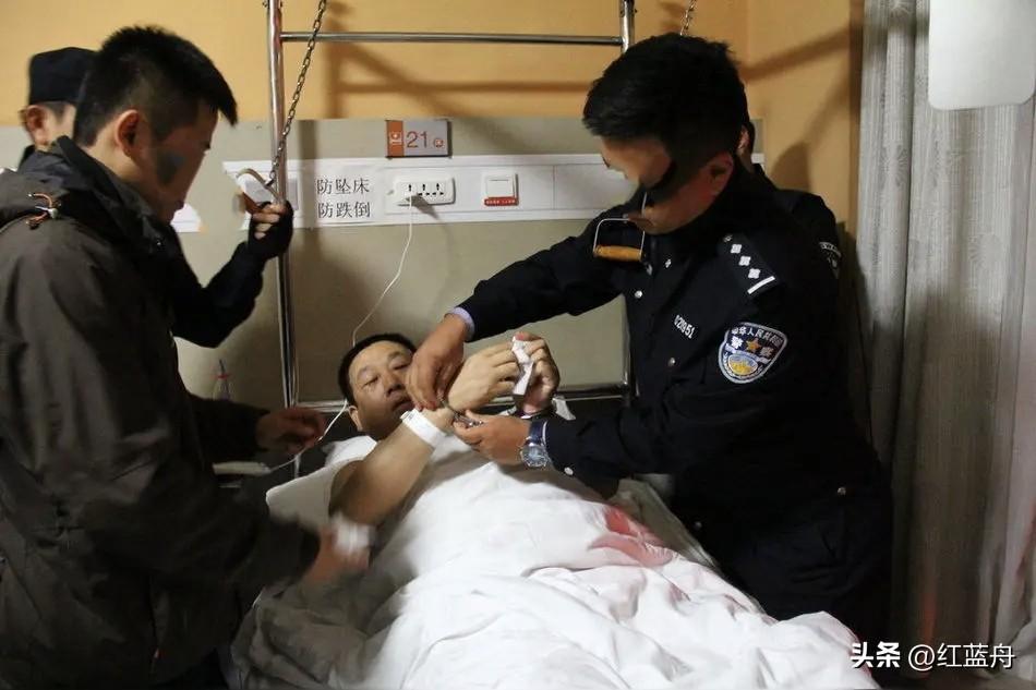 让嫌犯“苏醒”妙招

       同学刘金钟是一名刑警。几天前，我有事去他单位