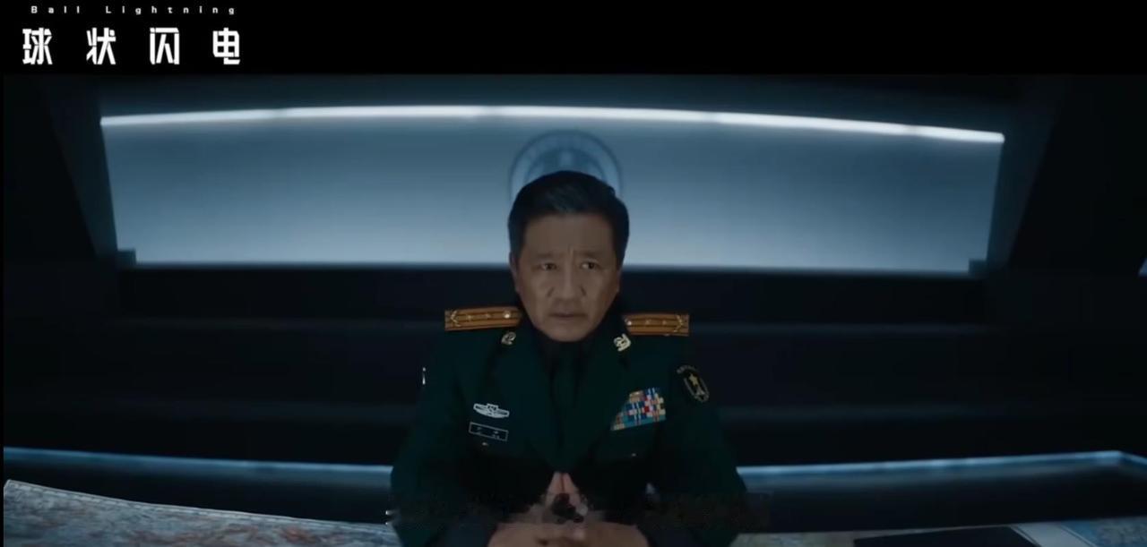 最近科幻剧《球状闪电》出预告，
里面有一种虚构的军服（图1-3），
看起来像是8