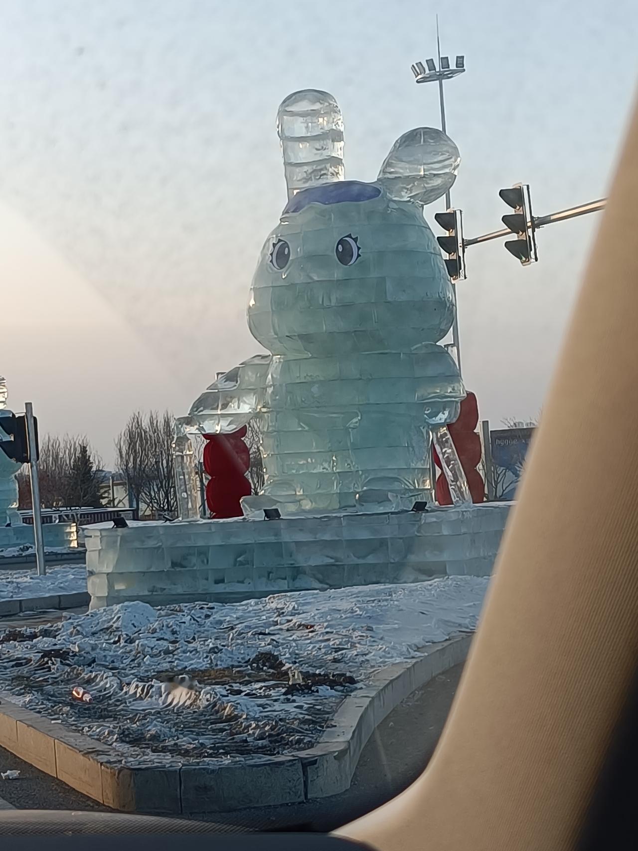 今年冬天，真不一样！
不是“冷得抽象”，而是——
寒潮频次破十年纪录，南方湿冷直